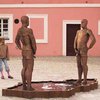 В Праге скульптура "выписывает" SMS всех желающих