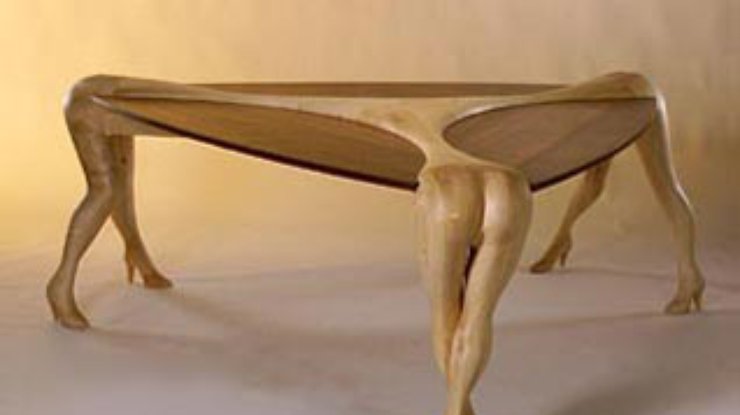 Голландский дизайнер создает эротическую мебель из дерева