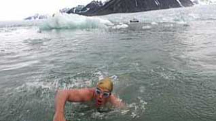 Британец установил рекорд по плаванию в ледяной воде