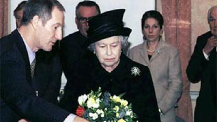 Королева Елизавета проигнорировала свадьбу Чарльза в своей ежегодной речи
