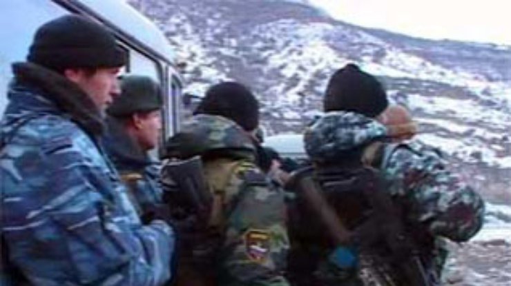 В Дагестане возобновился бой с восемью боевиками