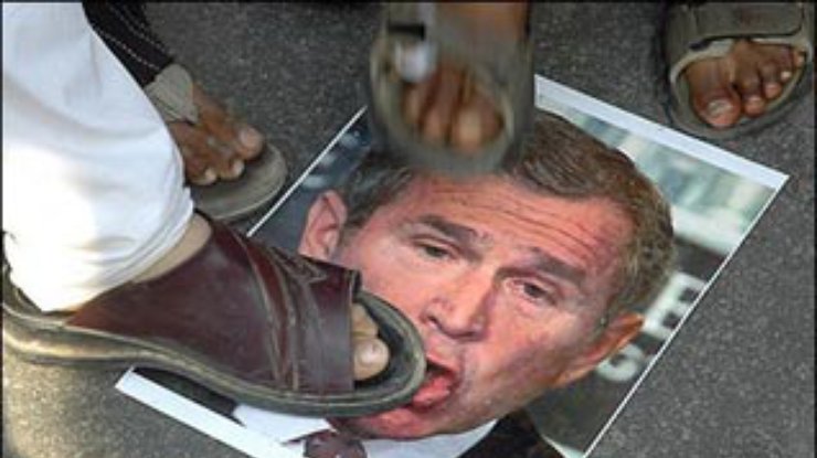 Буш прибыл в недружелюбный Пакистан