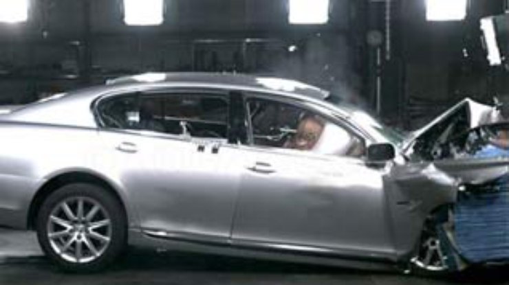 В новых крэш-тестах IIHS лучшими стали BMW и Lexus