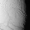На спутнике Сатурна нашли незамерзшую воду