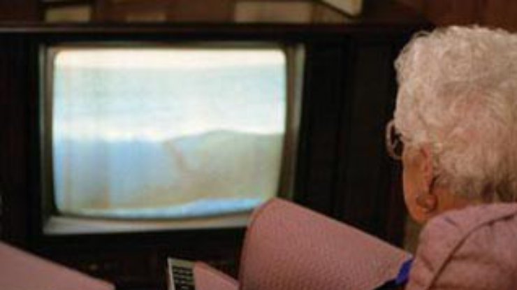 Сидение перед телевизором увеличивает риск болезни Альцгеймера