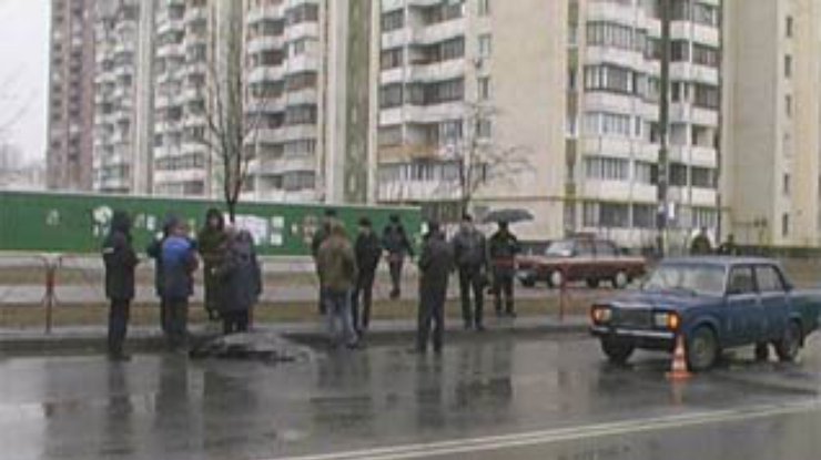В Киеве машина насмерть сбила девушку