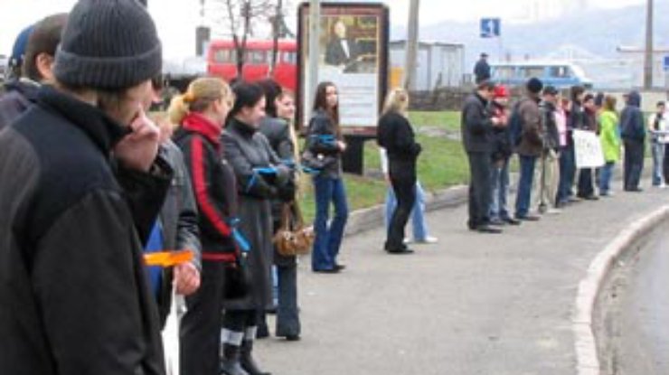 В Киеве проходит акция "Цепь Единения"