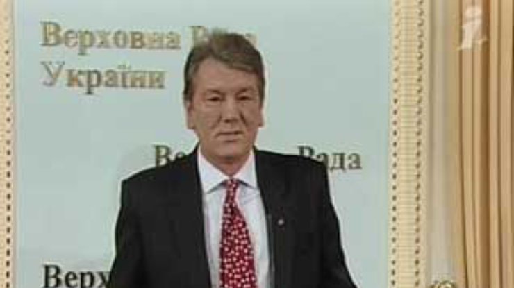 Ющенко называет запрет суда публиковать результаты выборов демократическим