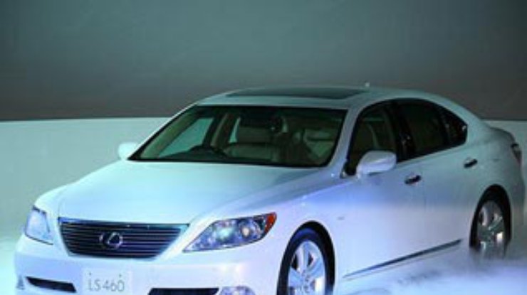 Toyota представила Lexus LS на домашнем рынке