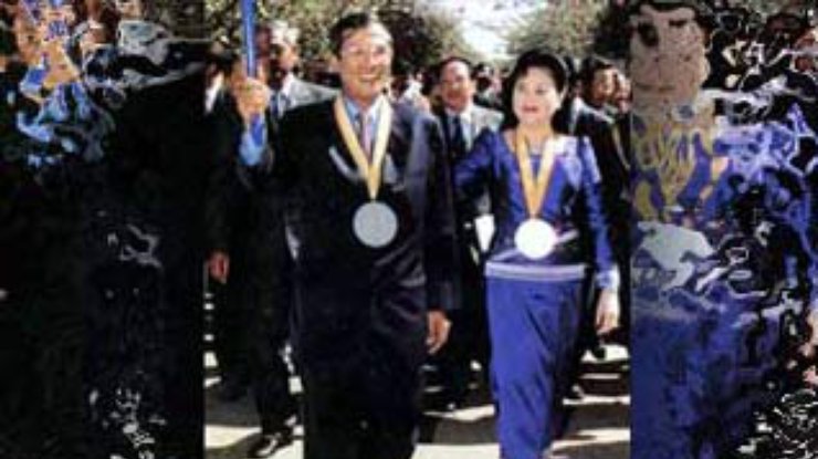 Премьер-министр Камбоджи запретил смартфоны под нажимом жены