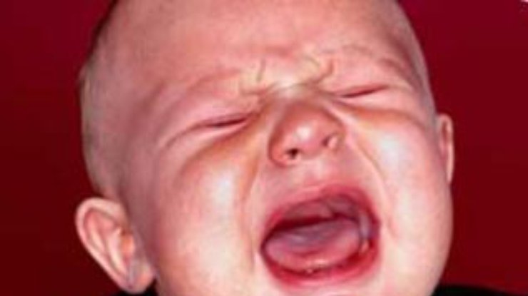 Родителям рекомендуют успокаивать кричащих младенцев