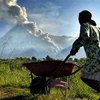 Индонезийские власти эвакуируют жителей в ожидании извержения вулкана