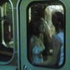 В киевском метро люди ездят между вагонами