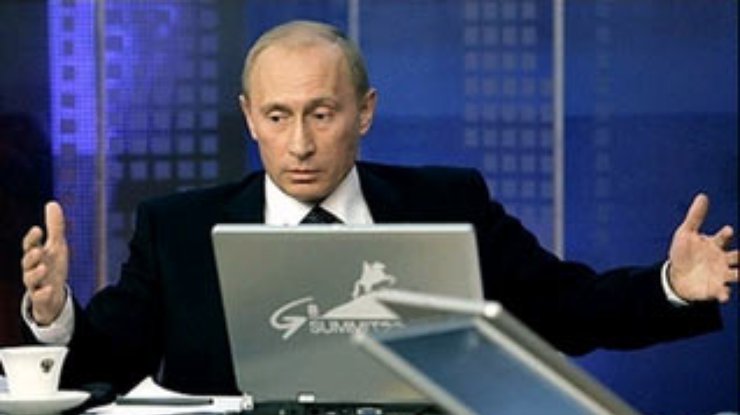 The Times: Путин не смог объяснить, зачем он поцеловал мальчика в живот