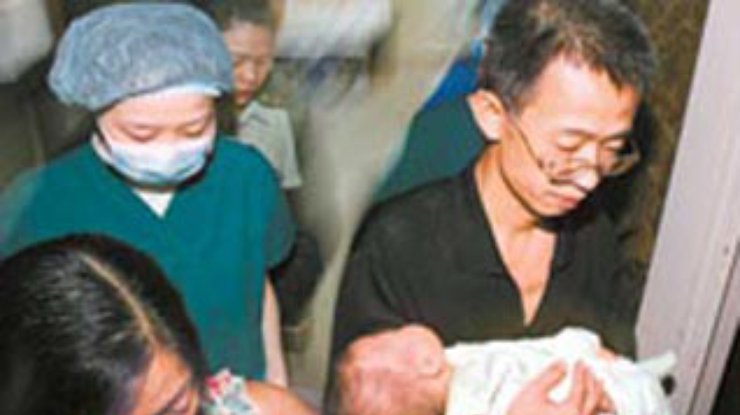 В Китае прооперирован младенец, родившийся с сердцем в животе