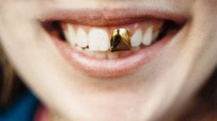 Чиновникам из Таджикистана запретили носить золотые зубы