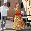 Ужгородский пекарь подарил своей невесте платье из пирожных