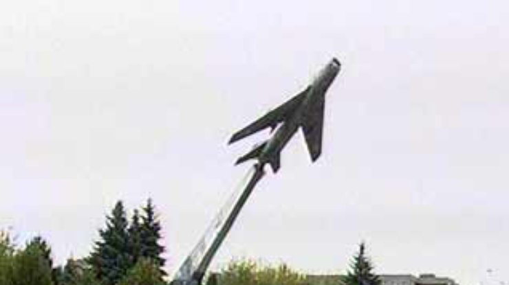 В городе Дубно решается судьба памятника советскому летчику