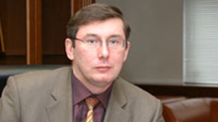 Луценко хотят временно отстранить от обязанностей