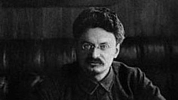 В этот день родился Троцкий