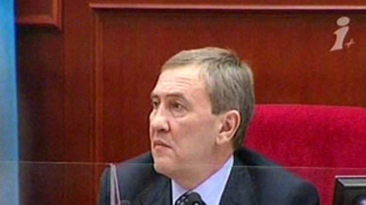 Черновецкий отгородился стеклянной стеной