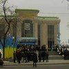 Киевский вокзальный комплекс "Дарница" похож на Верховную Раду