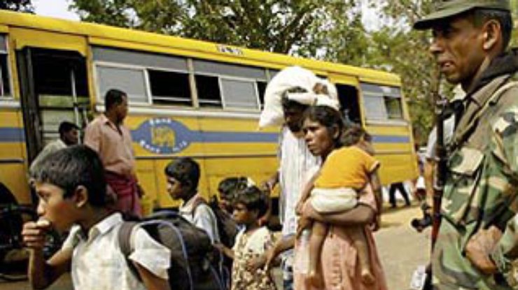 На востоке Шри-Ланки находится более 100 тысяч беженцев