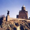 На территории храма в Тбилиси спутник заснял изображение Богоматери
