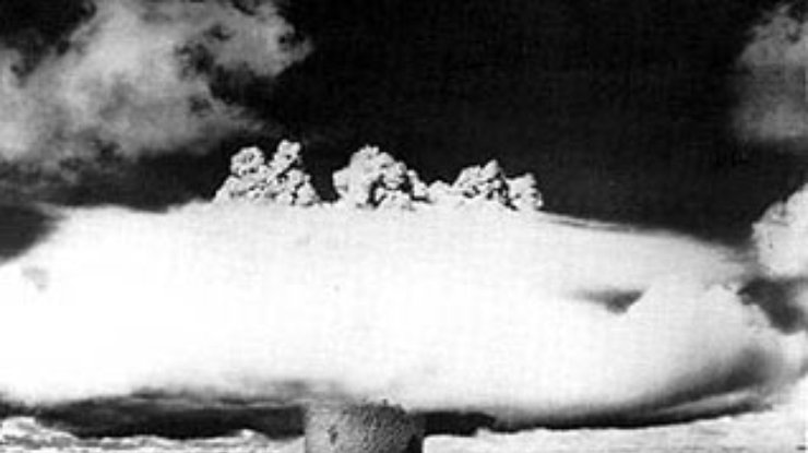 Водородная бомба 1953. Испытание атомной бомбы "Бейкер. Водородная бомба (1952-1953). Ударная волна водородной бомбы 1953. Кобальтовая бомба ядерное оружие.