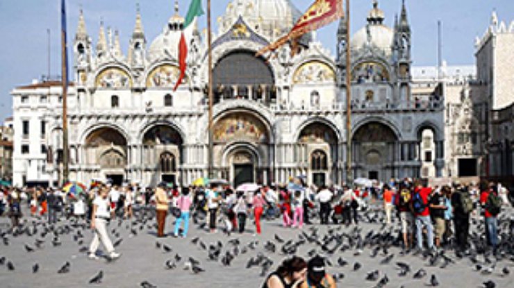 Власти Венеции проследят за туристами