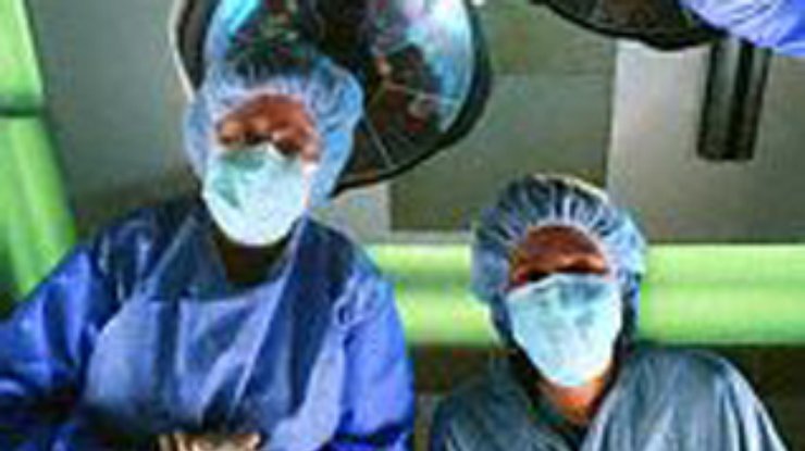 Испанский хирург заменил правую руку пациента левой