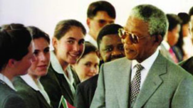 Нельсон Мандела откроет памятник самому себе