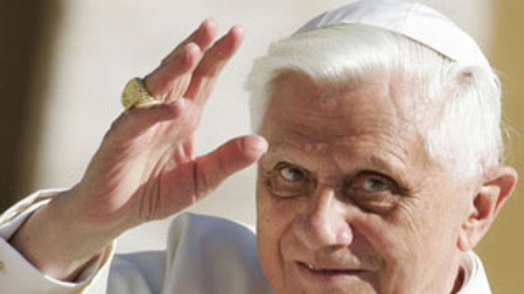 Жизнеописанием папы римского Бенедикта XVI  займется его кот