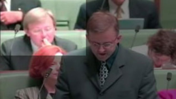 Поедание ушной серы повысило рейтинги кандидата в премьер-министры Австралии