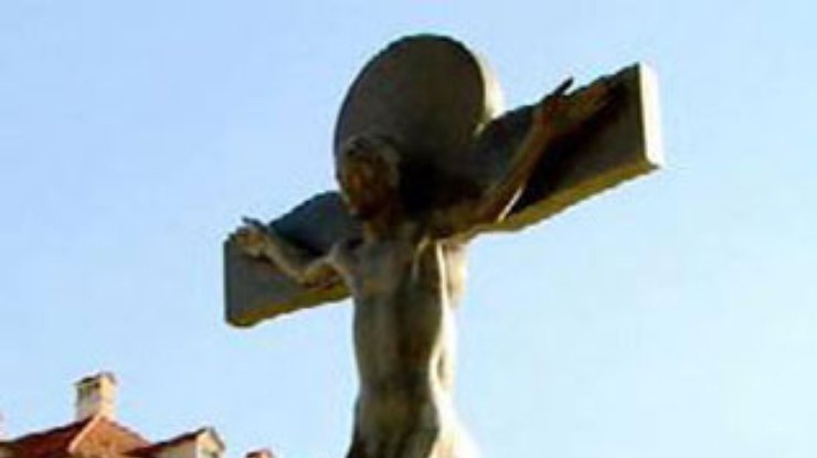Австрийцы потребовали демонтировать обнаженное распятие Христа