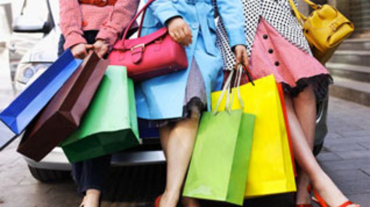 Статистика: Женщины выбирают шопинг