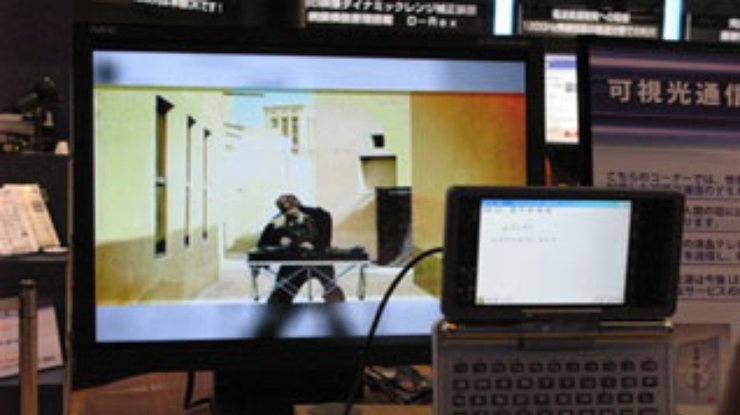 В Японии создали телевизор для людей с ослабленным слухом и зрением