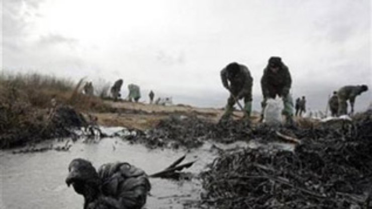 Побережье Керченского пролива подвергается вторичному загрязнению