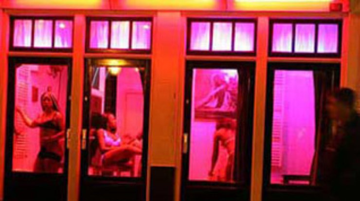Амстердамские "кварталы красных фонарей" превратятся в картинные галереи?