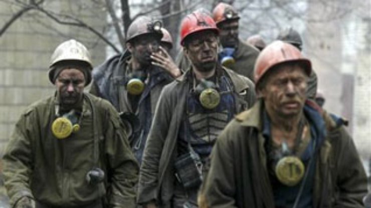 Второй пожар на шахте: Эвакуируют 600 горняков (Дополнено в 14:05)