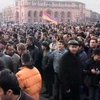 Проигравший выборы экс-президент Армении вывел людей на улицы