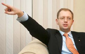 Яценюк предложил завтра решить вопрос о досрочных выборах в Киеве