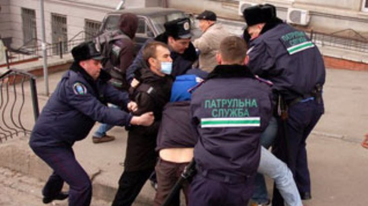 Милиция силой разогнала протестующих против застройки Киева