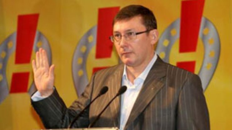 Луценко призвал демсилы прекратить "парад кандидатов" в мэры