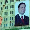 Туркменским студентам запретили носить красные галстуки
