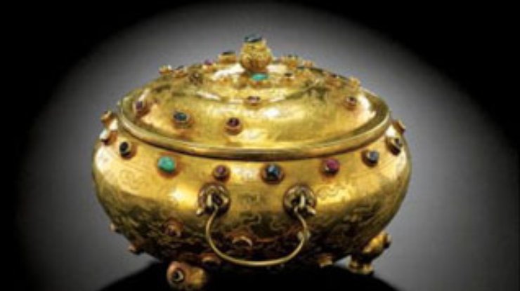 Sotheby's продает золотую чашу XV века