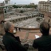 Туристы разобрали памятник архитектуры на сувениры