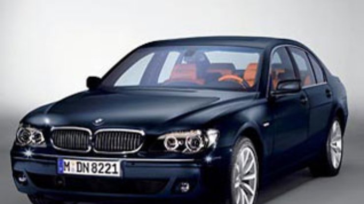 BMW покажет обновленный седан 7 серии в Париже