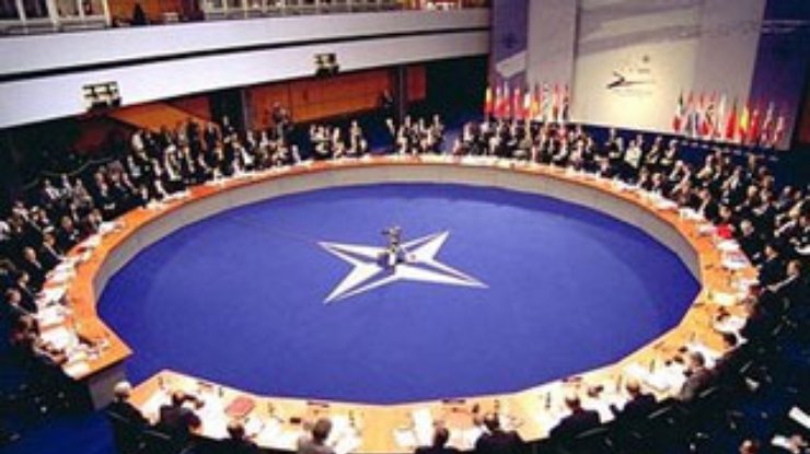 НАТО отложил "украинский вопрос" из-за политической нестабильности