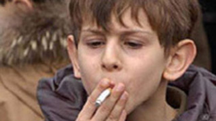 Исследование: Украинские подростки начинают пить и курить с 11 лет